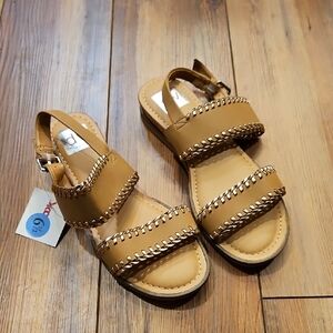 🆕 dv dolce vita Tan Sandals with gold Stitch Detailing